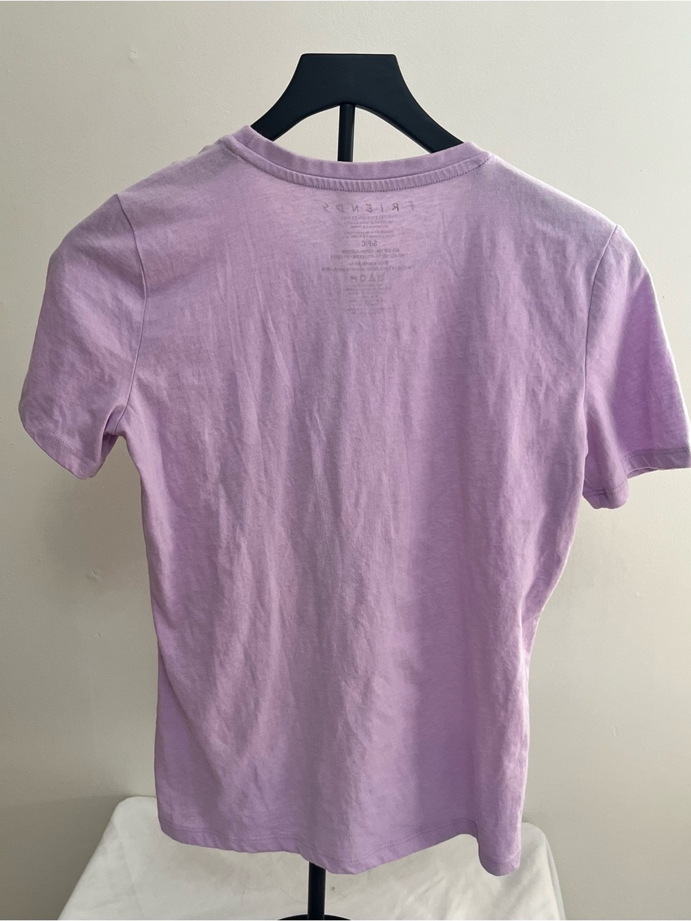 FRIENDS Lilac Tee with Multicolor Ampersand Names - Picture 2 of 3
